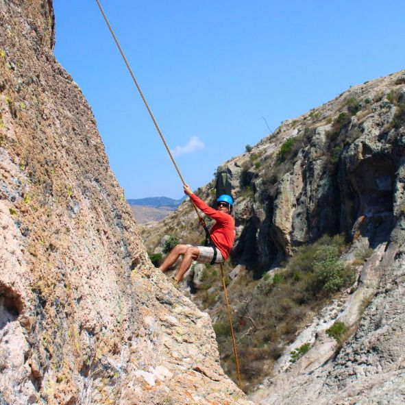 Emociónate practicando rappel en el Cañón Coyote